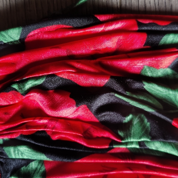 Vintage La Blanca High waisted High Cut Red and Black Floral Bikini Set 💚🌹🖤12 - Picture 7 of 7